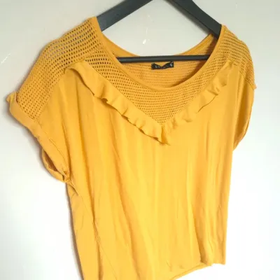 Blouse jaune volant breal taille 2